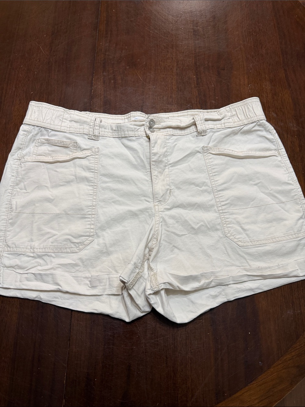 Women’s Casual Cotton & Spandex  Size 18 Shorts in Off-White